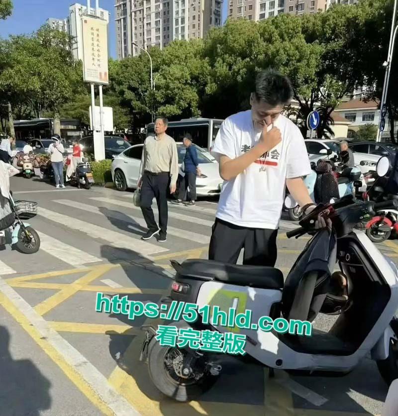 著名考研导师【张雪峰】出轨苏州小女友,送百万分手费赠190万豪车,女方自曝被包养真相,性爱视频全网广流传! 第2张 著名考研导师【张雪峰】出轨苏州小女友,送百万分手费赠190万豪车,女方自曝被包养真相,性爱视频全网广流传! 第2张