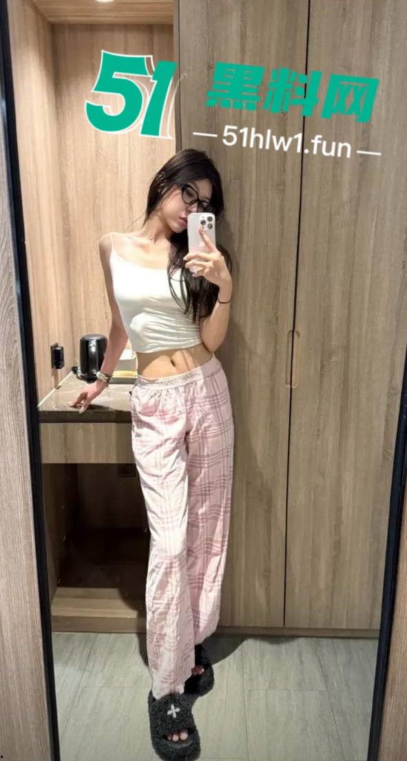 广西籍CBA球员【张兴亮】被禁赛，把女友装行李箱带进宿舍通宵学习，真是爱学习的好孩子。  第9张