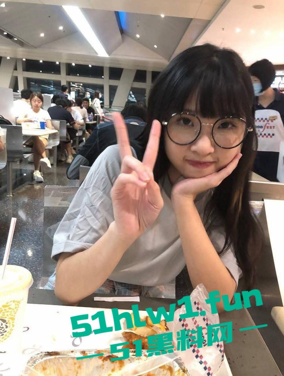 同城群撩骚河南师范萝莉眼镜妹【孟欣欣】足交口屌主动求操,裤子还没脱骚逼已经湿透! 第2张 同城群撩骚河南师范萝莉眼镜妹【孟欣欣】足交口屌主动求操,裤子还没脱骚逼已经湿透! 第2张