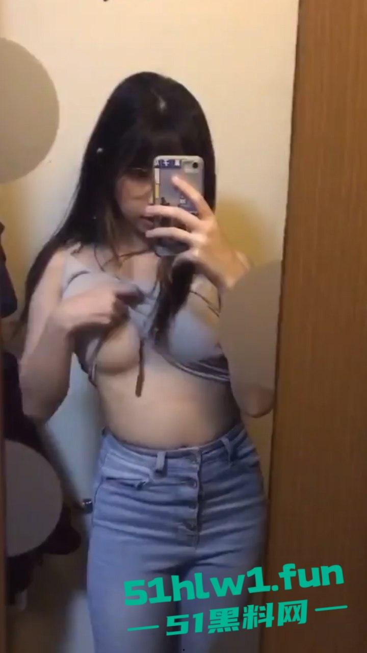 同城群撩骚河南师范萝莉眼镜妹【孟欣欣】足交口屌主动求操,裤子还没脱骚逼已经湿透! 第4张 同城群撩骚河南师范萝莉眼镜妹【孟欣欣】足交口屌主动求操,裤子还没脱骚逼已经湿透! 第4张