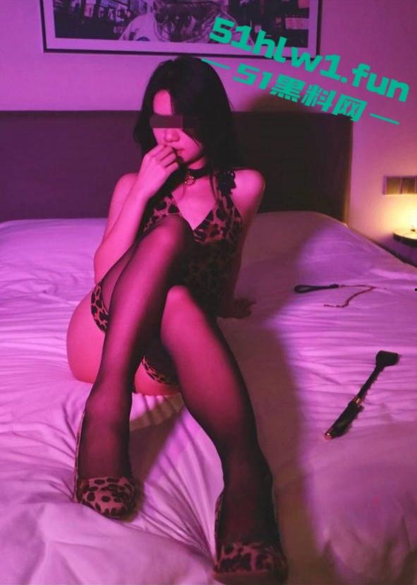 广东岭南职业技术学院，清远校区陪游陪睡母狗【陈佳怡】抖音【一直丸】又被爆约炮视频。  第3张