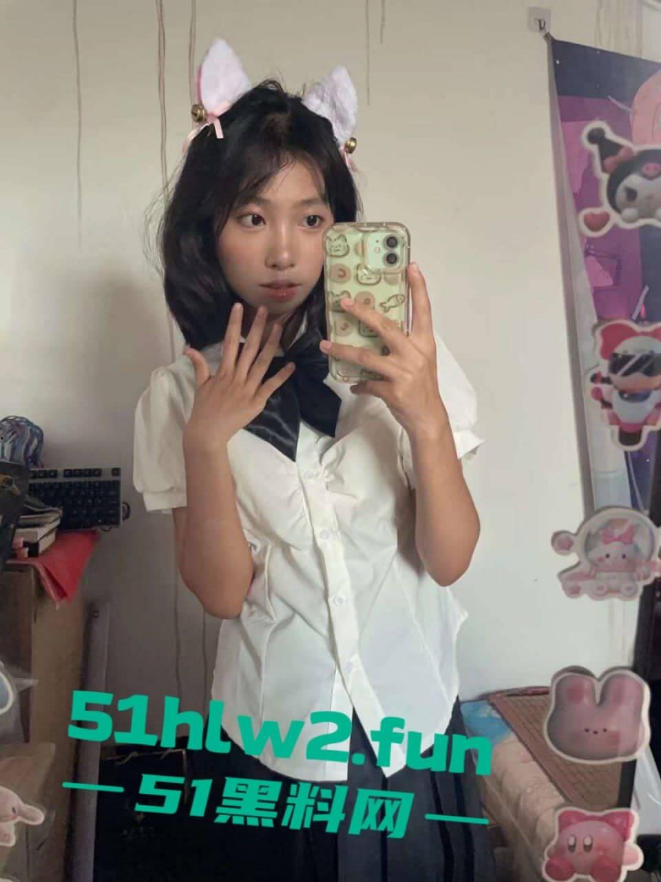 柳州学生嫩妹【叶露露】苗条身材反差萝莉,看似清纯实则骚的一批黑丝JK勾引 渴望被大鸡巴爆操。 第1张 柳州学生嫩妹【叶露露】苗条身材反差萝莉,看似清纯实则骚的一批黑丝JK勾引 渴望被大鸡巴爆操。 第1张