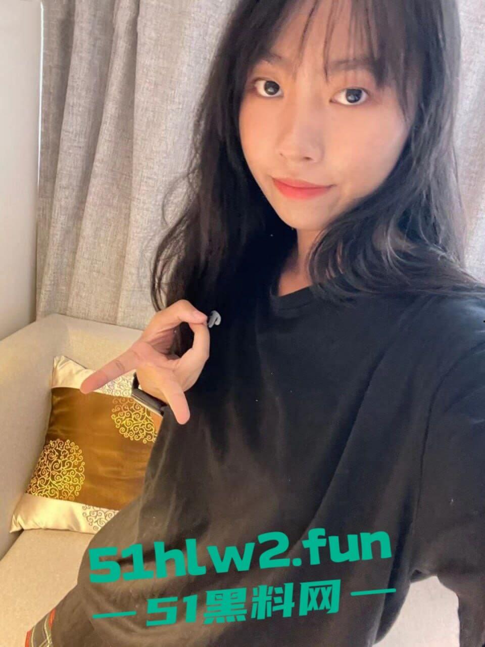 柳州学生嫩妹【叶露露】苗条身材反差萝莉,看似清纯实则骚的一批黑丝JK勾引 渴望被大鸡巴爆操。 第5张 柳州学生嫩妹【叶露露】苗条身材反差萝莉,看似清纯实则骚的一批黑丝JK勾引 渴望被大鸡巴爆操。 第5张