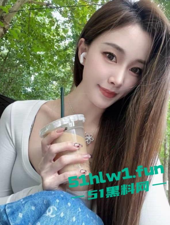 南通崇川区尊龙KTV3000包夜的超高颜值御姐陪酒女你们认为这钱花得值吗？  第4张