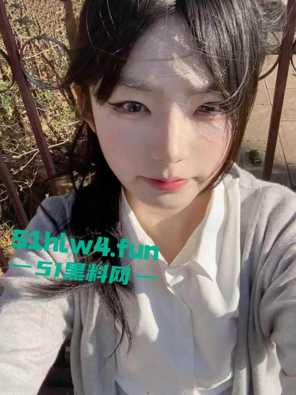 极品邻家学生嫩妹表面甜美乖乖女，私下却是渴望大屌的骚逼，穿白色丝袜足交勾引激情啪啪。  第6张