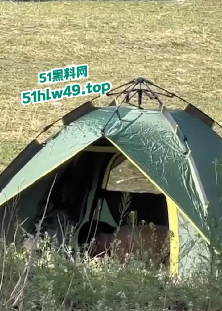 青州古城小巷上演活春宫,女的穿古风绿裙气质迷人蹲在猥琐男胯下,熟练伺候鸡巴旁若无人。 第1张 青州古城小巷上演活春宫,女的穿古风绿裙气质迷人蹲在猥琐男胯下,熟练伺候鸡巴旁若无人。 第1张