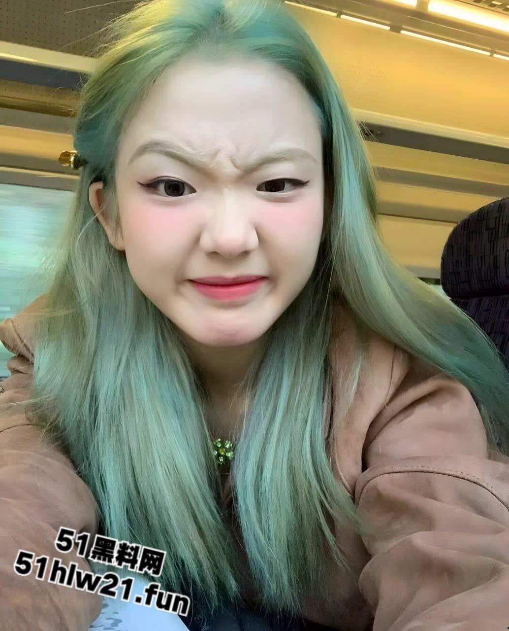 绿毛潮妹口过无数鸡巴仍未破处，找陌生男破膜开苞操战一夜，新逼夹得鸡巴都疼。  第4张