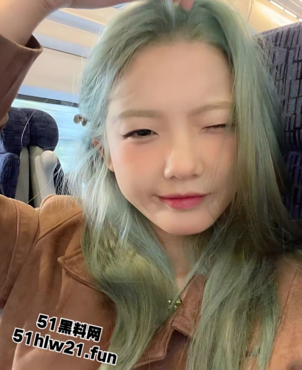 绿毛潮妹口过无数鸡巴仍未破处，找陌生男破膜开苞操战一夜，新逼夹得鸡巴都疼。  第5张