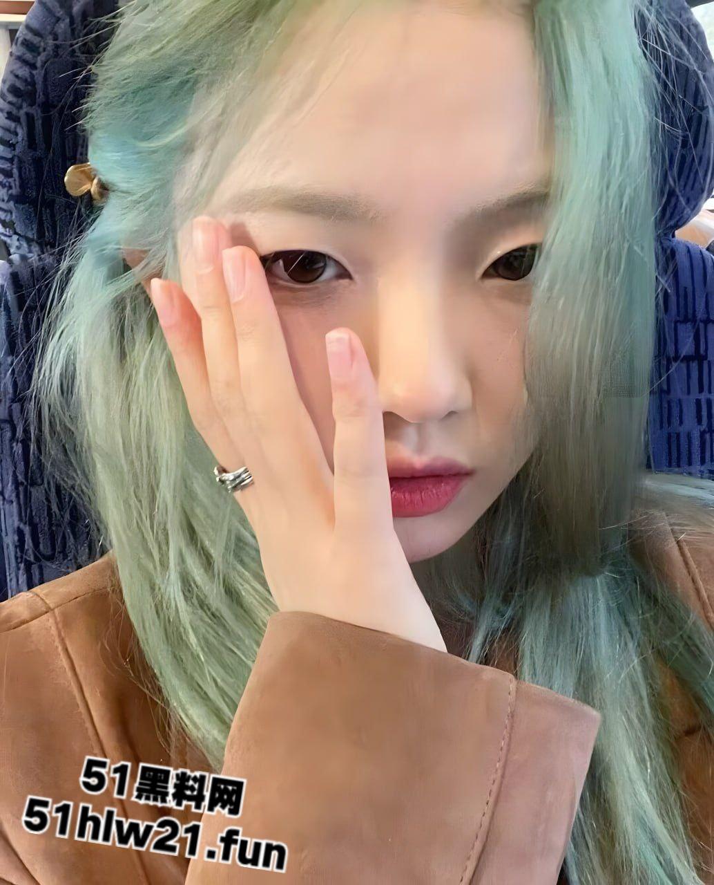 绿毛潮妹口过无数鸡巴仍未破处，找陌生男破膜开苞操战一夜，新逼夹得鸡巴都疼。  第6张