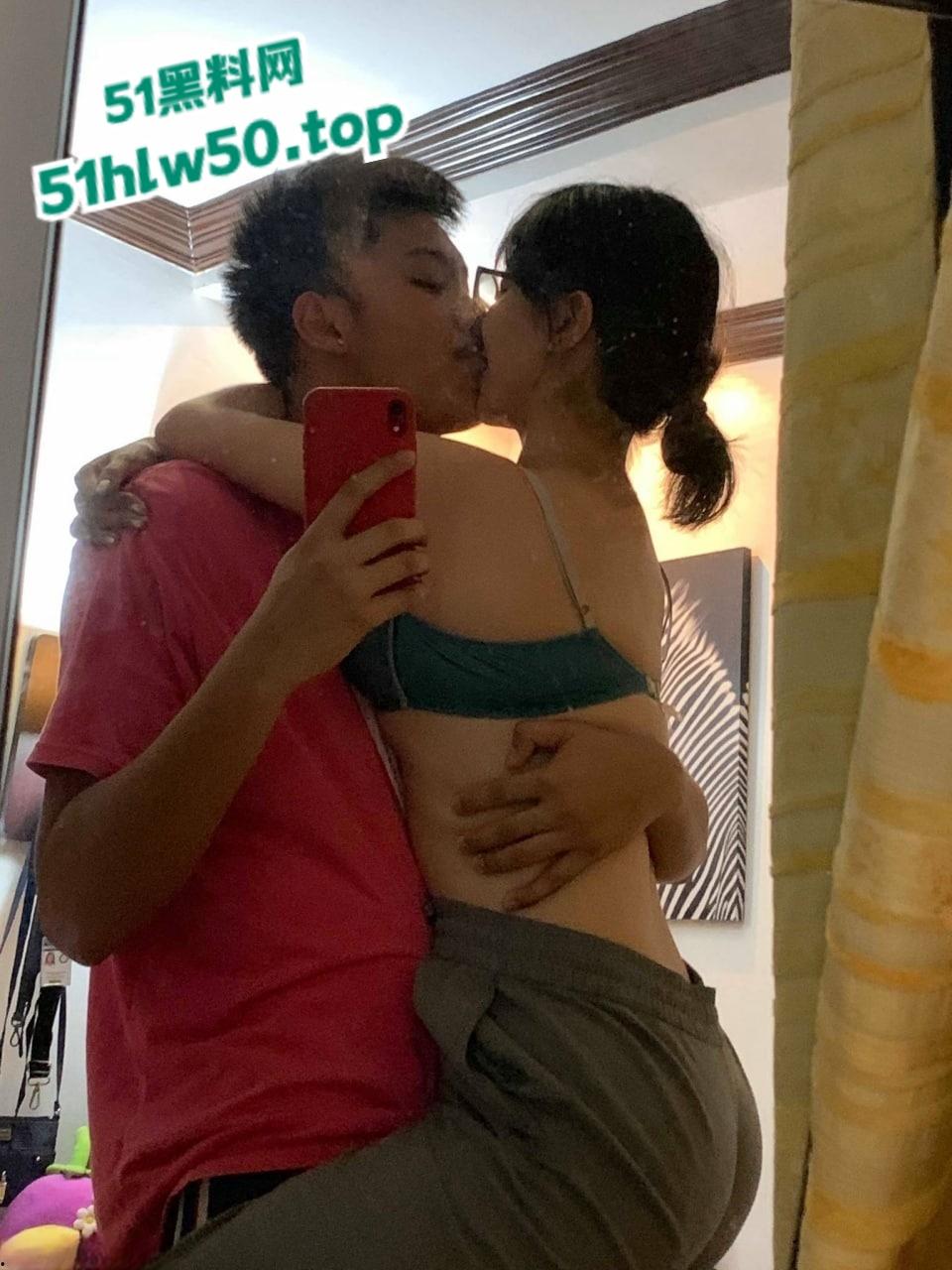 印尼极品美女主播【Julz】网友疯求的巨乳尤物，遭男友曝光私拍视频奶大臀肥性感至极啊！  第3张