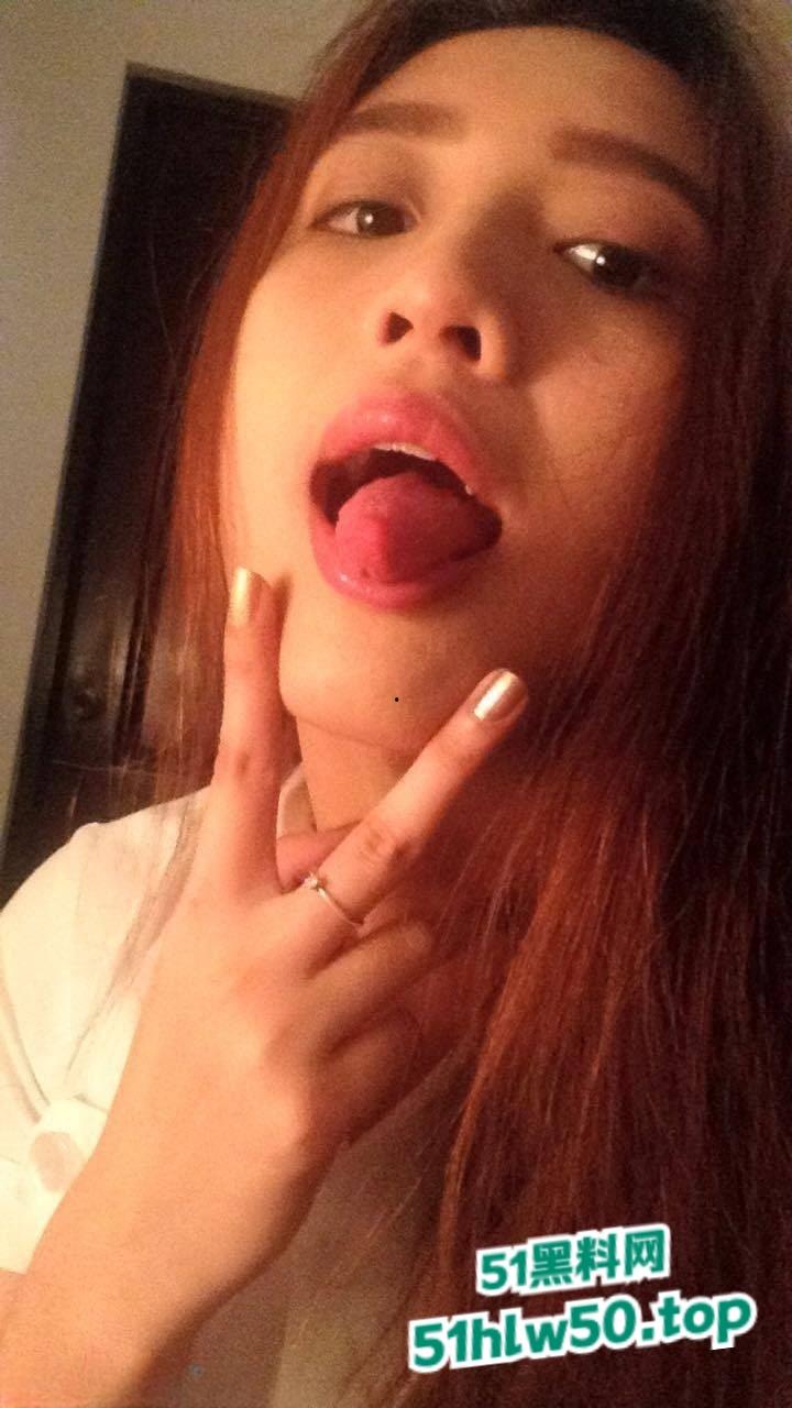 印尼极品美女主播【Julz】网友疯求的巨乳尤物，遭男友曝光私拍视频奶大臀肥性感至极啊！  第7张