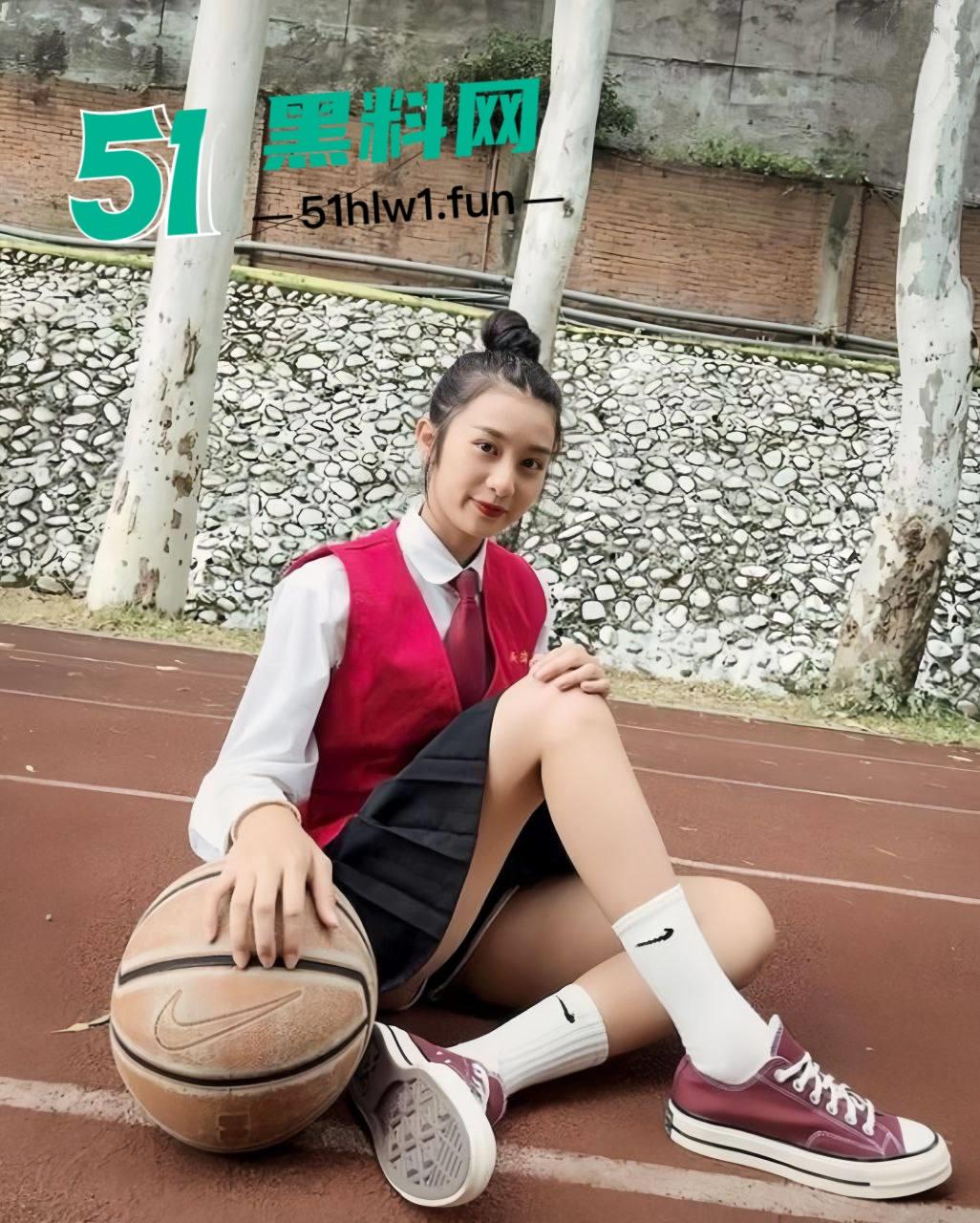 台湾亚洲小姐参赛者【昊淯婷】超高颜值长腿女神，表面女神私下骚货为勾引金主宿舍自慰自拍视频流出。  第3张