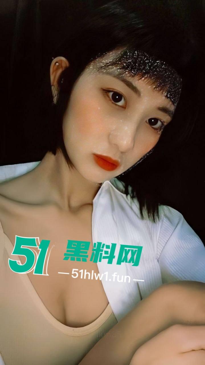 台湾亚洲小姐参赛者【昊淯婷】超高颜值长腿女神，表面女神私下骚货为勾引金主宿舍自慰自拍视频流出。  第4张