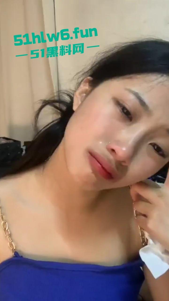 广东茂名化州女网红被猥亵事件，高颜值擦边女网红穿性感吊带裙江边跳舞被大叔摸臀猥亵。  第6张