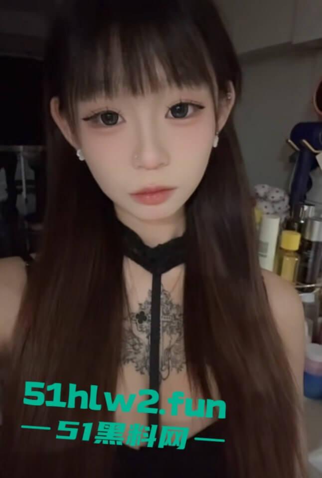 榜一大哥的专属尤物，抖音爆乳萝莉网红【小姜姜】自慰视频流出，白虎粉鲍奶子纹身，情人节给兄弟们送福利！  第2张