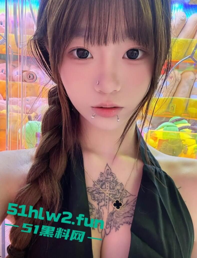 榜一大哥的专属尤物，抖音爆乳萝莉网红【小姜姜】自慰视频流出，白虎粉鲍奶子纹身，情人节给兄弟们送福利！  第6张