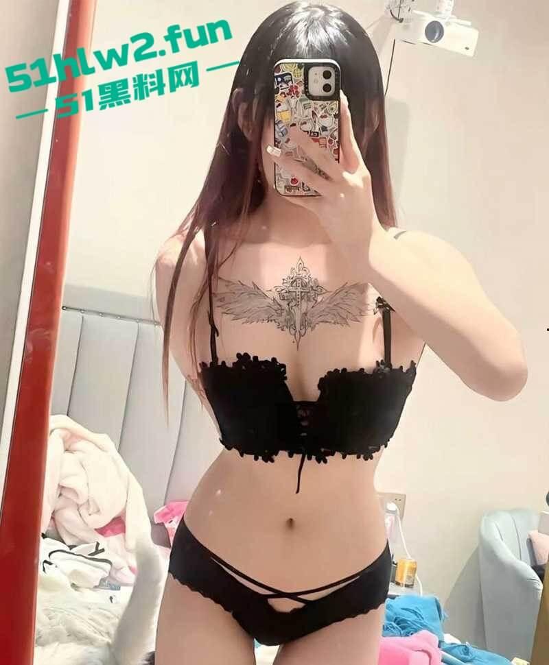 榜一大哥的专属尤物，抖音爆乳萝莉网红【小姜姜】自慰视频流出，白虎粉鲍奶子纹身，情人节给兄弟们送福利！  第11张