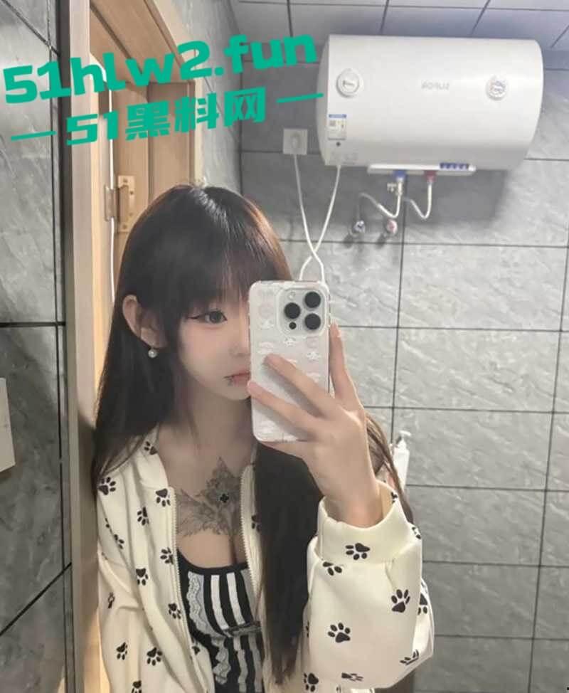 榜一大哥的专属尤物，抖音爆乳萝莉网红【小姜姜】自慰视频流出，白虎粉鲍奶子纹身，情人节给兄弟们送福利！  第12张