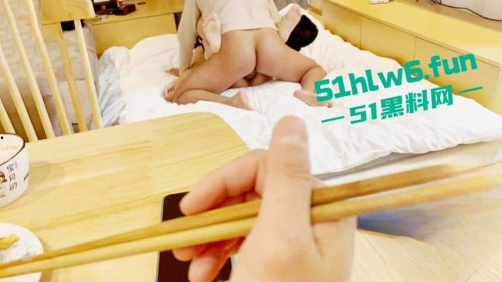 家有娇妻【8】单男是工地瓦工欲望真强,狠干老婆五次吃饭中途都被强拉去操逼。 第5张 家有娇妻【8】单男是工地瓦工欲望真强,狠干老婆五次吃饭中途都被强拉去操逼。 第5张