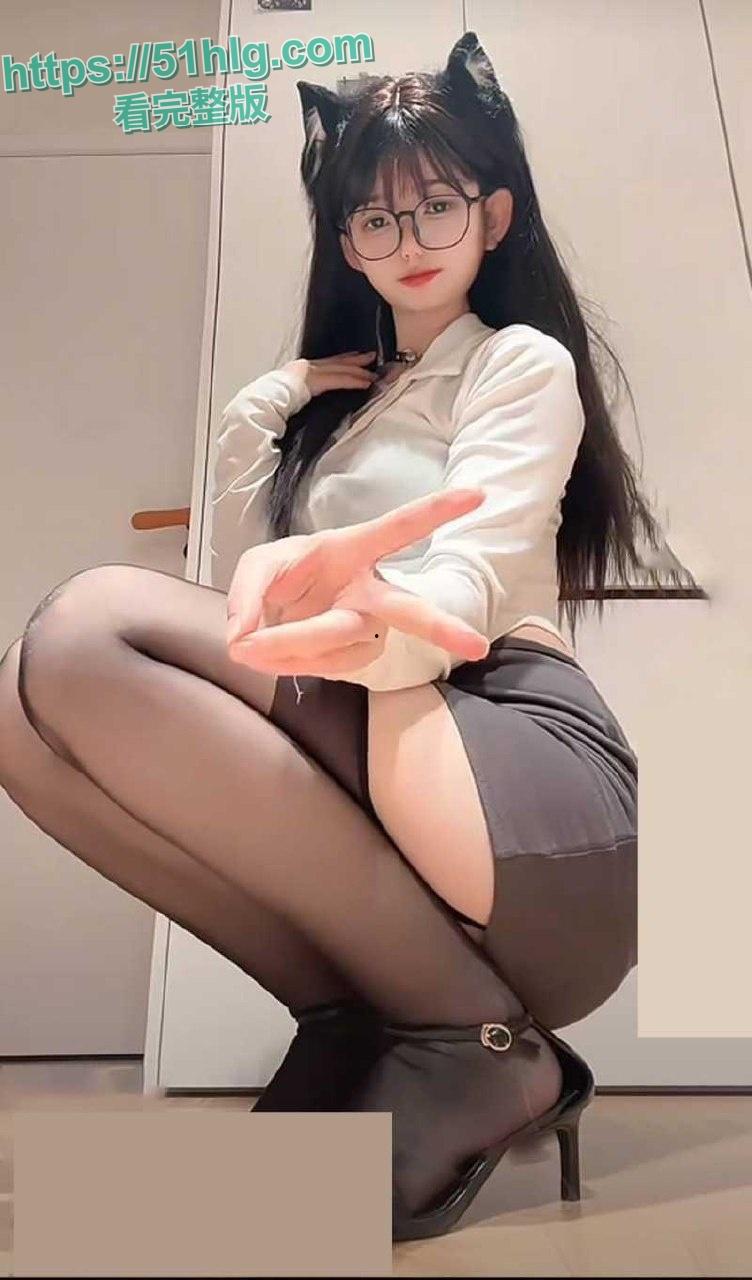 抖音40万粉丝女网红【心碎美羊羊】金主定制视频流出！水晶假屌疯狂抽插粉嫩小穴， 娇喘连连高潮不断  第4张