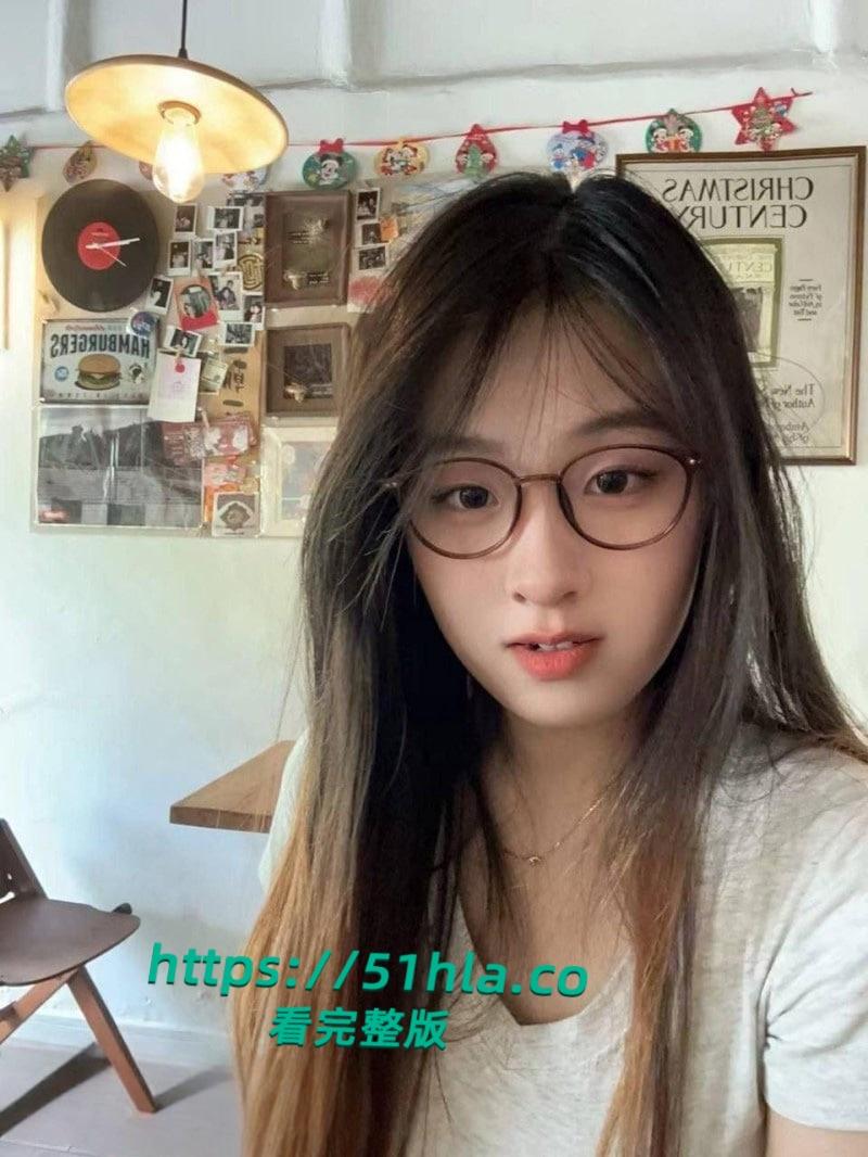 福建泉州反差眼镜妹【林韶琪】M属性极强，男友胯下按头深喉，满脸淫靡期待精液滋养！  第1张