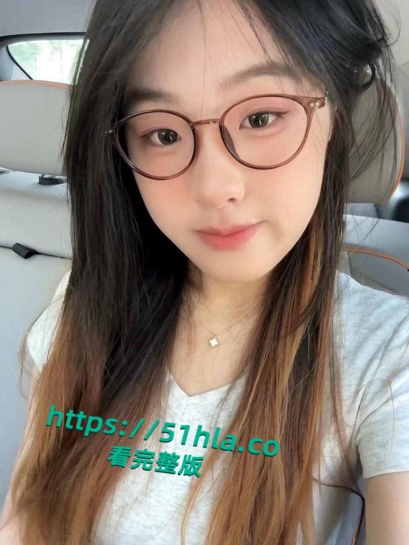 福建泉州反差眼镜妹【林韶琪】M属性极强，男友胯下按头深喉，满脸淫靡期待精液滋养！  第2张