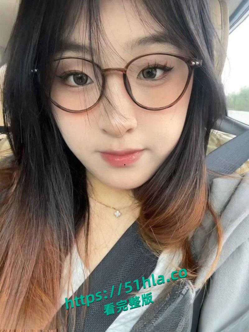 福建泉州反差眼镜妹【林韶琪】M属性极强，男友胯下按头深喉，满脸淫靡期待精液滋养！  第4张