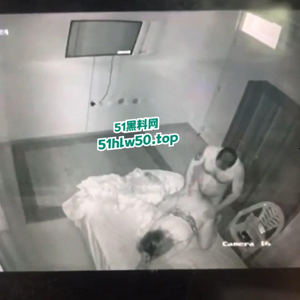 真实偷情捉奸杀人现场,狗男女酒店偷情被老公发现闯入,酒店监控偷拍到惊悚一幕当场刀杀两人! 第7张 真实偷情捉奸杀人现场,狗男女酒店偷情被老公发现闯入,酒店监控偷拍到惊悚一幕当场刀杀两人! 第7张