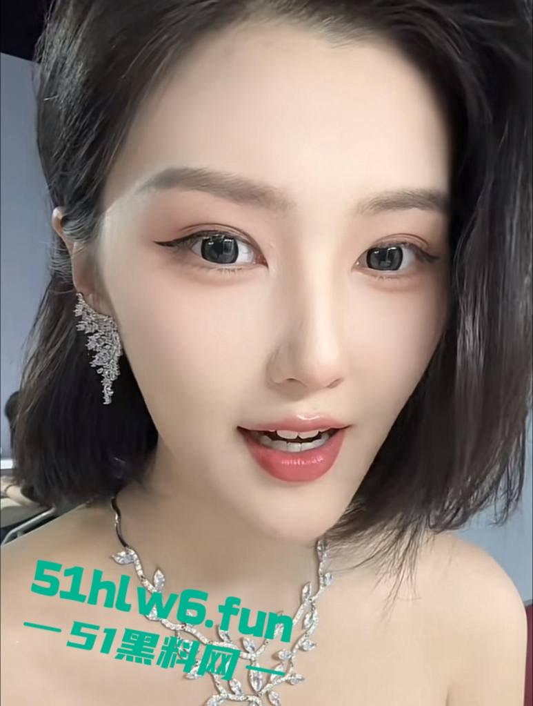 抖音286万粉丝顶级车模【程儿】走光视频车展现场不慎露奶头,不穿内裤裙底风光一览无余。 第1张 抖音286万粉丝顶级车模【程儿】走光视频车展现场不慎露奶头,不穿内裤裙底风光一览无余。 第1张