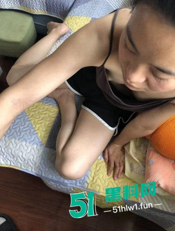 震惊！七岁男童为了游戏皮肤不惜把拿妈妈照片视频的跟人交换，偷拍妈妈大量裸照和视频传出。  第9张