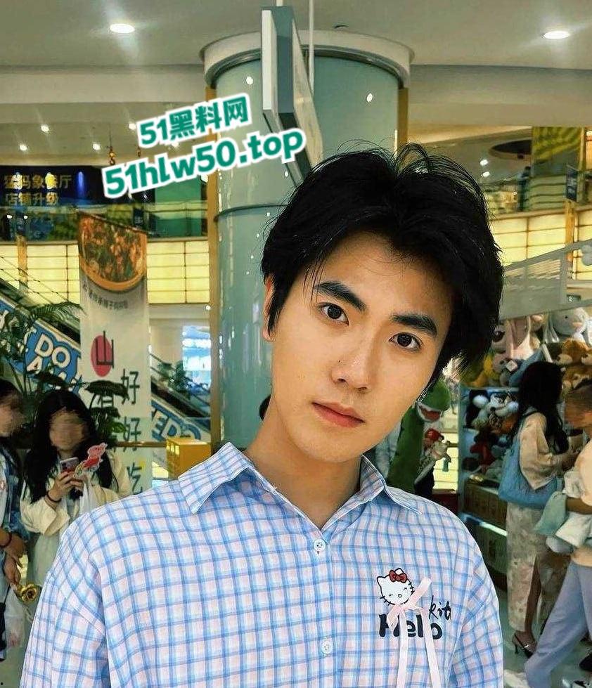 抖音42W粉丝男网红【刘润桐】立单身人设骗女粉钱和身体,不耻行为惨遭女主PPT曝光! 第2张 抖音42W粉丝男网红【刘润桐】立单身人设骗女粉钱和身体,不耻行为惨遭女主PPT曝光! 第2张