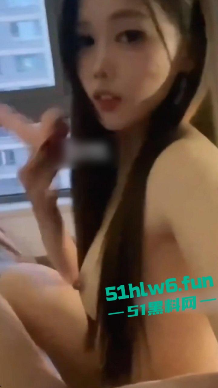 芜湖鸠江区YJ理发店女主被曝,疑似抖音美女博主【鱼鱼骨】未拉窗帘给榜一大哥的私拍流出! 第1张 芜湖鸠江区YJ理发店女主被曝,疑似抖音美女博主【鱼鱼骨】未拉窗帘给榜一大哥的私拍流出! 第1张