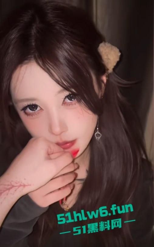 芜湖鸠江区YJ理发店女主被曝,疑似抖音美女博主【鱼鱼骨】未拉窗帘给榜一大哥的私拍流出! 第3张 芜湖鸠江区YJ理发店女主被曝,疑似抖音美女博主【鱼鱼骨】未拉窗帘给榜一大哥的私拍流出! 第3张