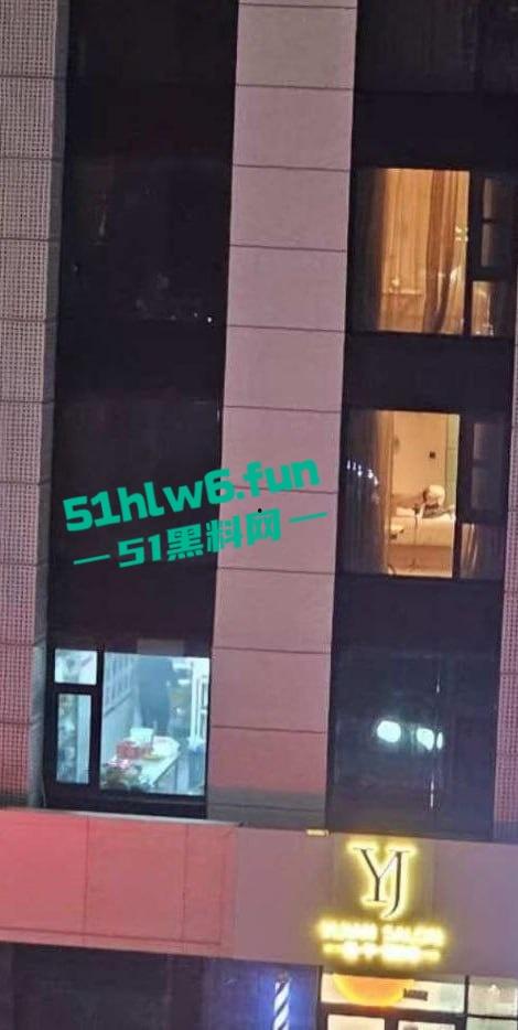 芜湖鸠江区YJ理发店女主被曝,疑似抖音美女博主【鱼鱼骨】未拉窗帘给榜一大哥的私拍流出! 第8张 芜湖鸠江区YJ理发店女主被曝,疑似抖音美女博主【鱼鱼骨】未拉窗帘给榜一大哥的私拍流出! 第8张