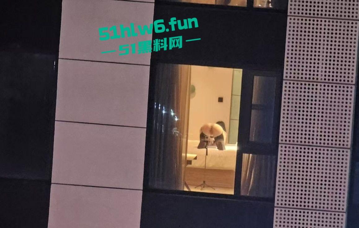 芜湖鸠江区YJ理发店女主被曝,疑似抖音美女博主【鱼鱼骨】未拉窗帘给榜一大哥的私拍流出! 第9张 芜湖鸠江区YJ理发店女主被曝,疑似抖音美女博主【鱼鱼骨】未拉窗帘给榜一大哥的私拍流出! 第9张