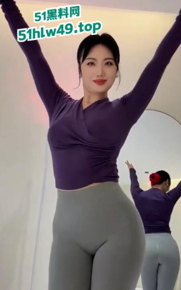 抖音粗腿公主【维拉思羽】高价定制裸舞视频流出，激情四射露奶露逼扭动着腰臀诱惑至极！  第3张