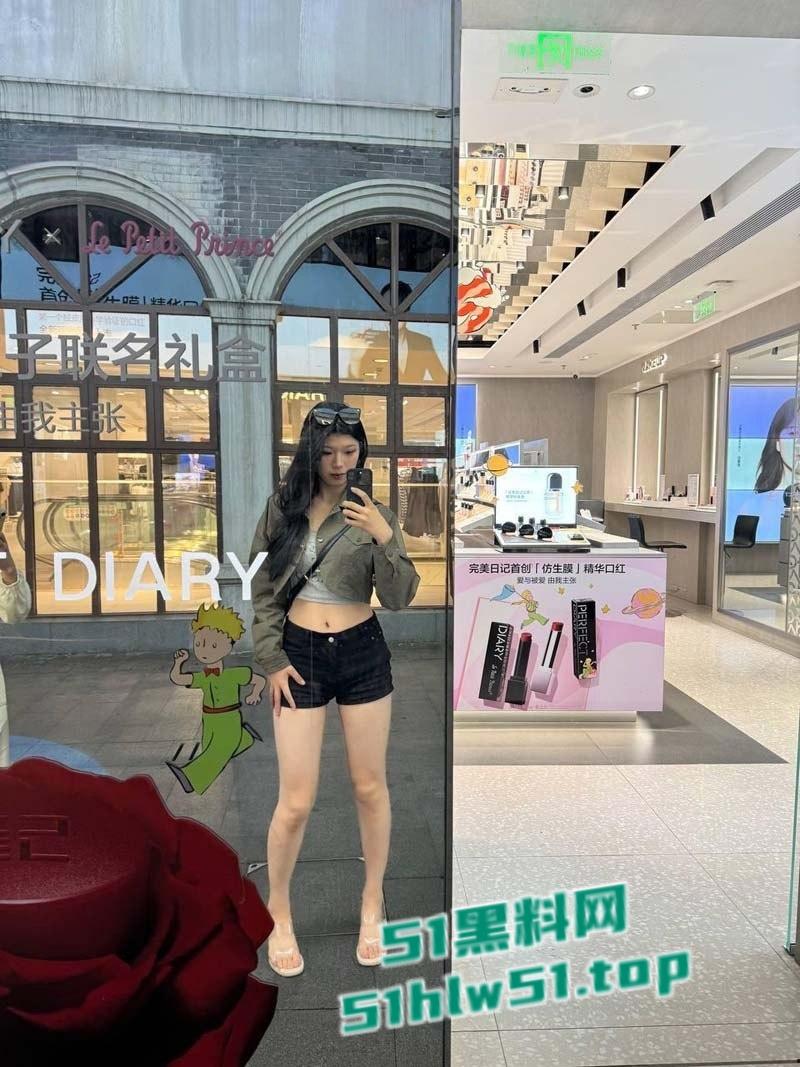 广西桂林【伍凌慧】做爱视频爆出,大奶喷水尤物裸聊自慰被金主高价包养,没想到大哥竟然有艾滋病! 第1张 广西桂林【伍凌慧】做爱视频爆出,大奶喷水尤物裸聊自慰被金主高价包养,没想到大哥竟然有艾滋病! 第1张