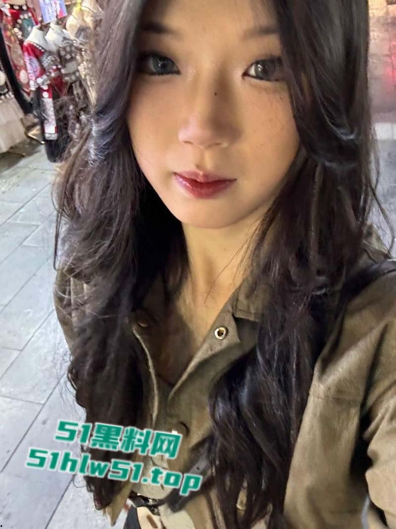 广西桂林【伍凌慧】做爱视频爆出,大奶喷水尤物裸聊自慰被金主高价包养,没想到大哥竟然有艾滋病! 第4张 广西桂林【伍凌慧】做爱视频爆出,大奶喷水尤物裸聊自慰被金主高价包养,没想到大哥竟然有艾滋病! 第4张