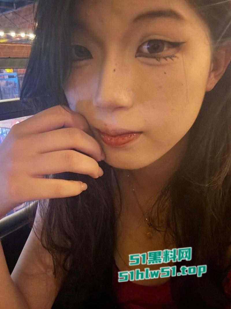 广西桂林【伍凌慧】做爱视频爆出,大奶喷水尤物裸聊自慰被金主高价包养,没想到大哥竟然有艾滋病! 第5张 广西桂林【伍凌慧】做爱视频爆出,大奶喷水尤物裸聊自慰被金主高价包养,没想到大哥竟然有艾滋病! 第5张