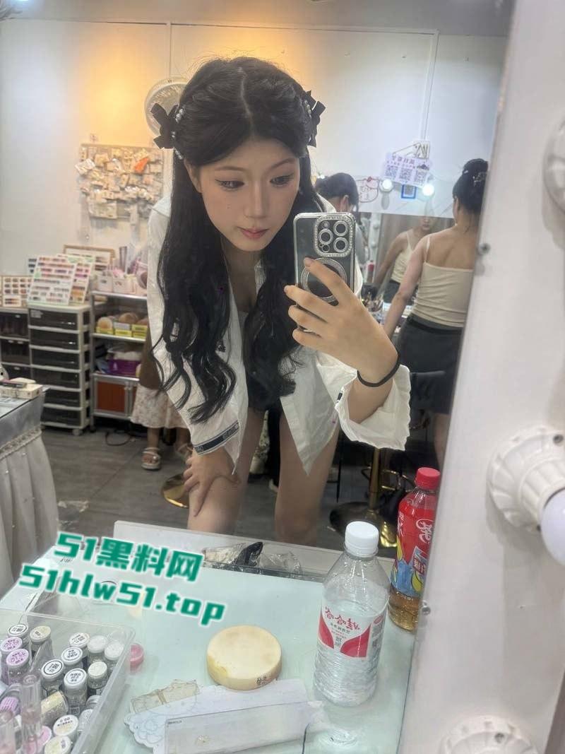 广西桂林【伍凌慧】做爱视频爆出,大奶喷水尤物裸聊自慰被金主高价包养,没想到大哥竟然有艾滋病! 第7张 广西桂林【伍凌慧】做爱视频爆出,大奶喷水尤物裸聊自慰被金主高价包养,没想到大哥竟然有艾滋病! 第7张