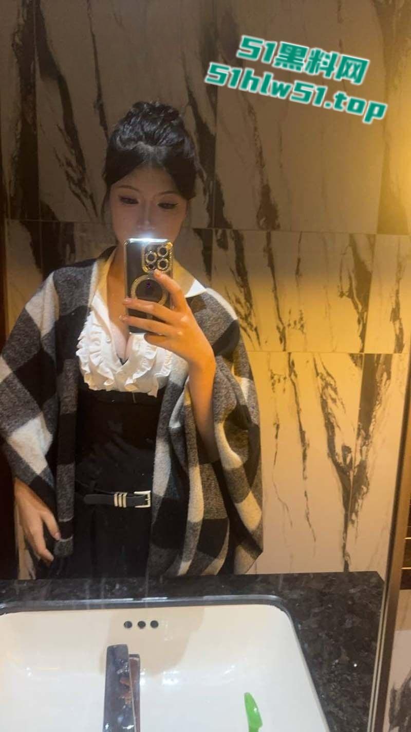 广西桂林【伍凌慧】做爱视频爆出，大奶喷水尤物裸聊自慰被金主高价包养，没想到大哥竟然有艾滋病！  第8张