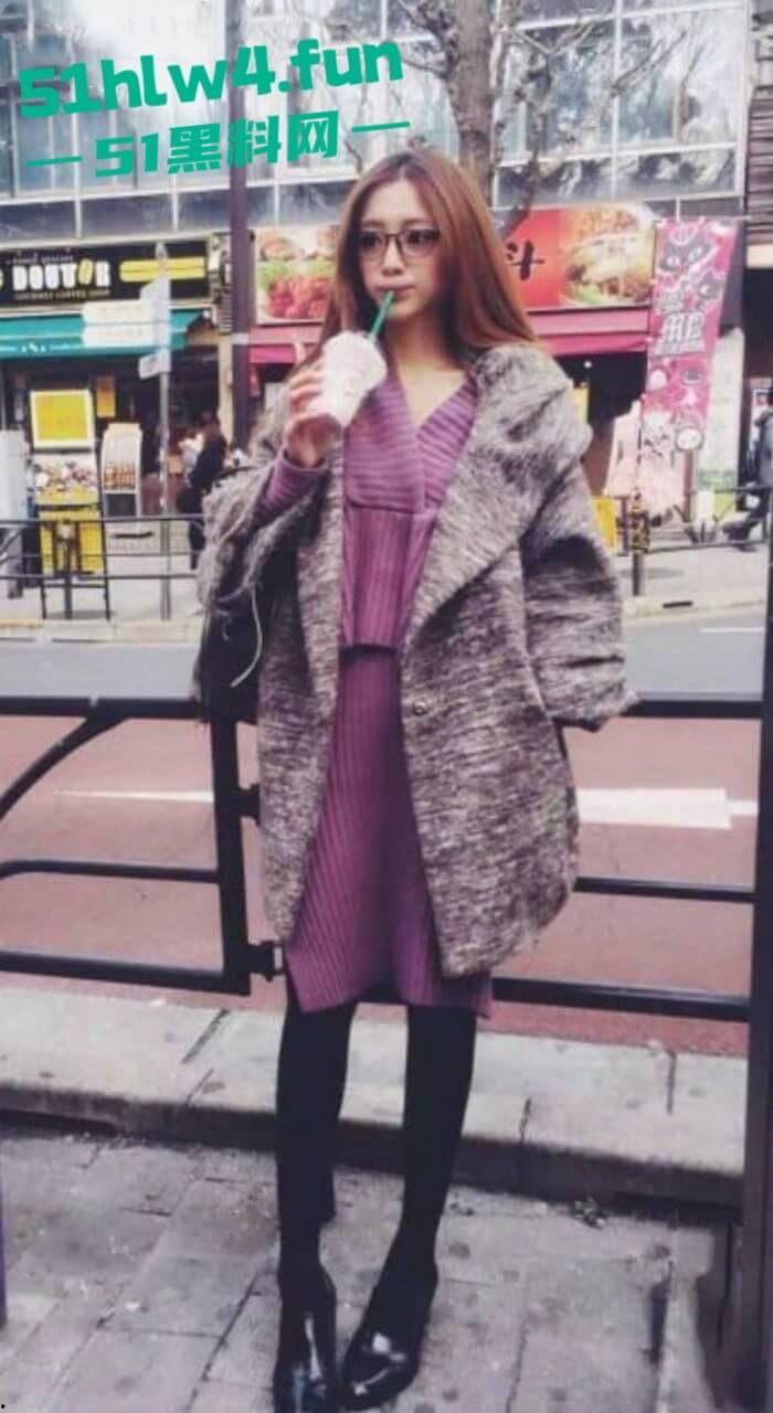 高颜值大眼母狗御姐颜值模特身材，私下却反差至极跪地舔脚伺候主人，再被无套抽插无毛嫩穴。  第3张