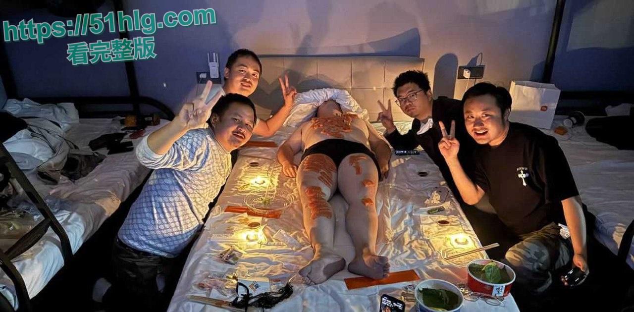 炸裂现场!多名男同电竞酒店上演三文鱼刺身人体盛宴,遭黑粉扬言报警举报,场面极度淫乱 第5张 炸裂现场!多名男同电竞酒店上演三文鱼刺身人体盛宴,遭黑粉扬言报警举报,场面极度淫乱 第5张