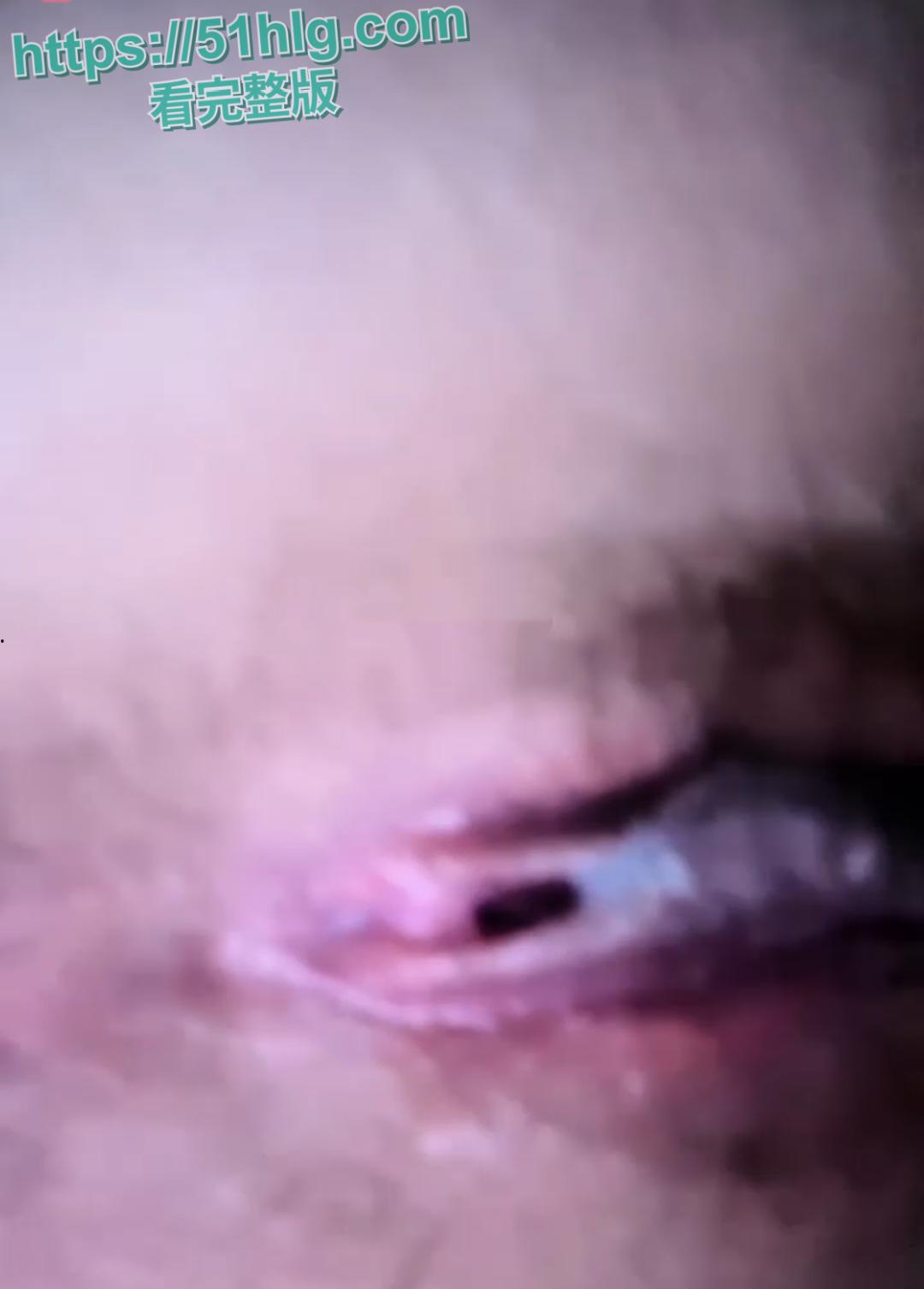 【武汉】高校高颜值大二舞蹈生厕所惊魂 近距离偷拍 嫩逼滴水洞口大开 女主怒踢门狂喊抓贼 场面火爆异常  第1张