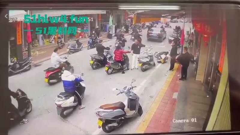 广东汕尾狗男女偷情被发现,原配开车撞男小三,下死手暴力殴打人差点没了! 第6张 广东汕尾狗男女偷情被发现,原配开车撞男小三,下死手暴力殴打人差点没了! 第6张