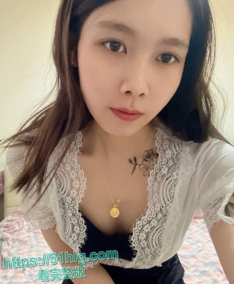 【陕西】淫妻【钟玲】发情记!婚纱照下与炮友裸聊,极品美乳翘臀,骑乘位疯狂扭动,淫叫不断 第2张 【陕西】淫妻【钟玲】发情记!婚纱照下与炮友裸聊,极品美乳翘臀,骑乘位疯狂扭动,淫叫不断 第2张