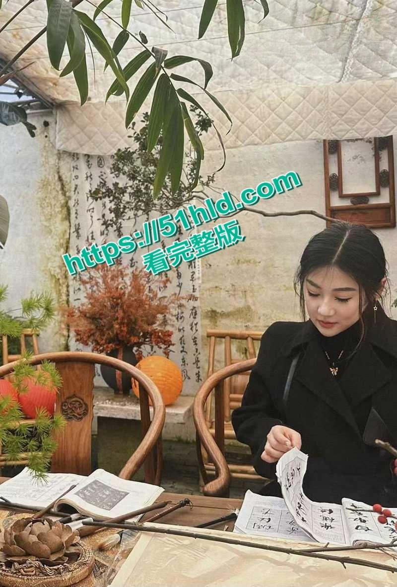 山东烟台女幼师与细狗绿帽男，性爱视频网盘破解曝光，巨乳肥臀丰满母狗被多姿势无套爆操！  第1张