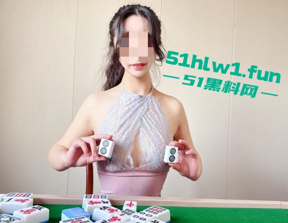 真实3P带着自己老婆和海友一起先吞精再内射，带着极品老婆沉浸式体验3P的暴力美学。  第4张