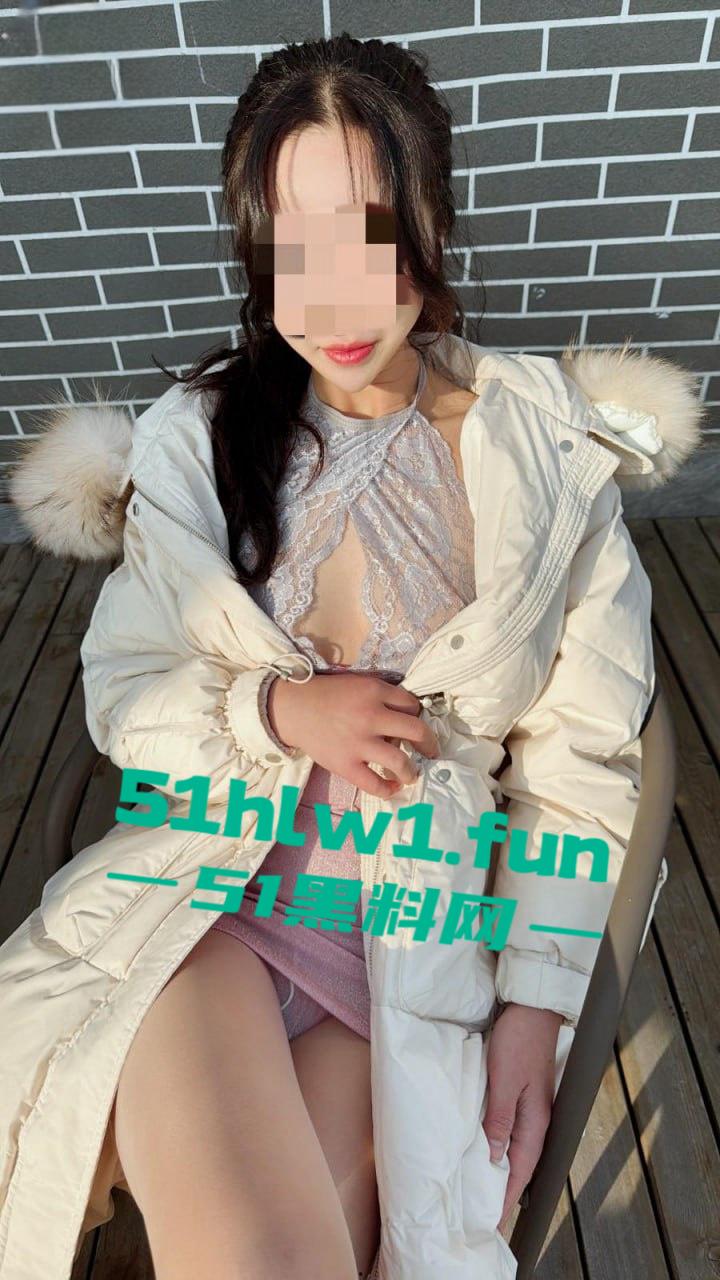 真实3P带着自己老婆和海友一起先吞精再内射，带着极品老婆沉浸式体验3P的暴力美学。  第8张