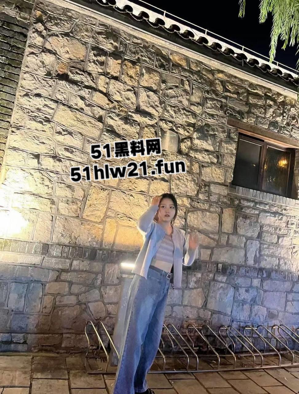 济南历下区的骚人妻【康红梅】背着老公到处偷情,带炮友婚房约炮,结果后来想从良被炮友无情曝光。 第9张 济南历下区的骚人妻【康红梅】背着老公到处偷情,带炮友婚房约炮,结果后来想从良被炮友无情曝光。 第9张